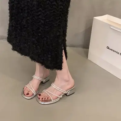 รองเท้าแตะรัดส้นประดับเพชรสไตล์ฝรั่งเศส