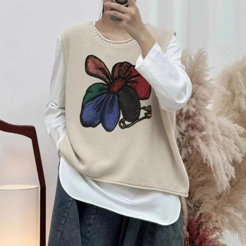 เสื้อกั๊กไหมพรมคอกลมลายดอกวินเทจ